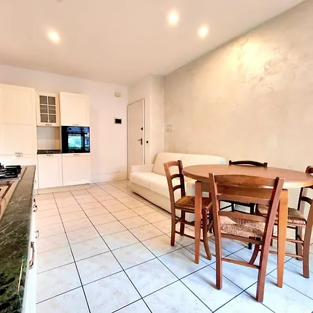 Hola Lighthouse Лидо-ди-Езоло