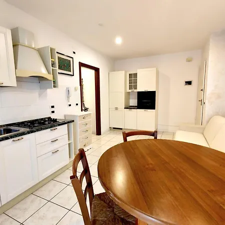 Hola Lighthouse Апартаменты Лидо-ди-Езоло