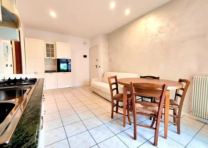 Hola Lighthouse Лидо-ди-Езоло