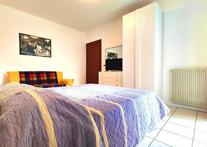 Hola Lighthouse Апартаменты